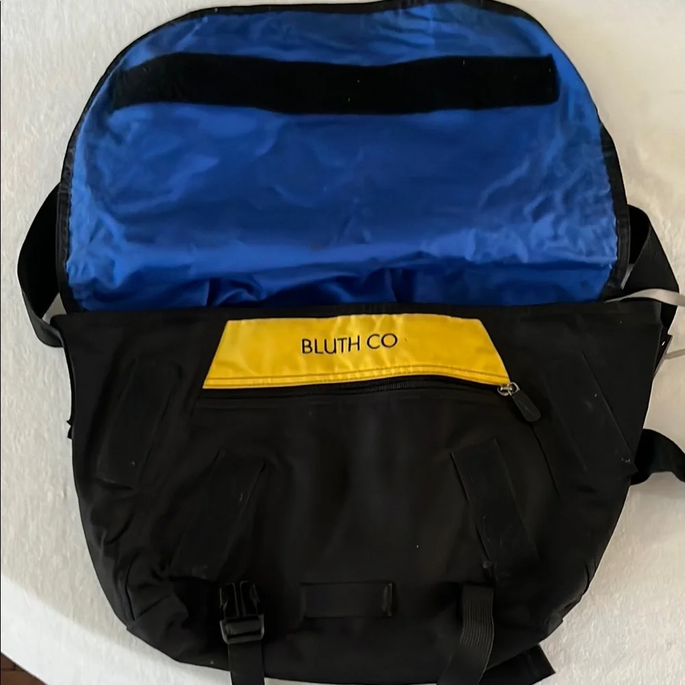 THIS ITEM IS FOR SALE!!!!- Arrested Development Show- Crew Bag-Nike